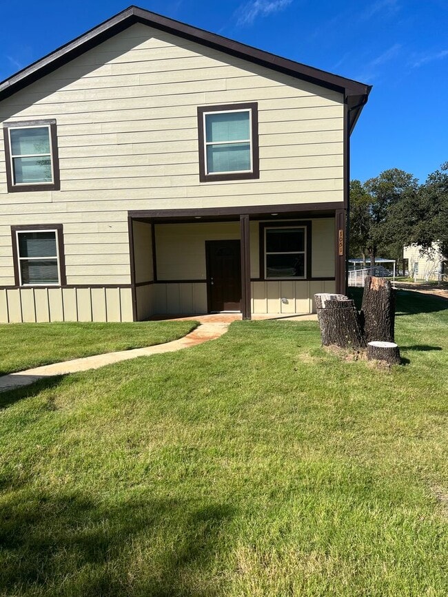 Building Photo - 1051 Deer Ln