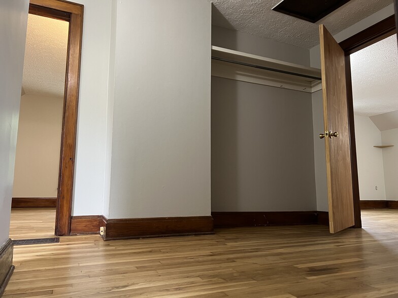 Common storage at top of the steps - 64 E Dodridge St