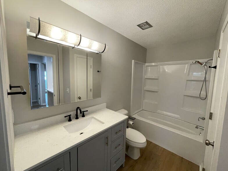 Building Photo - 10617 Wood Flower Ct