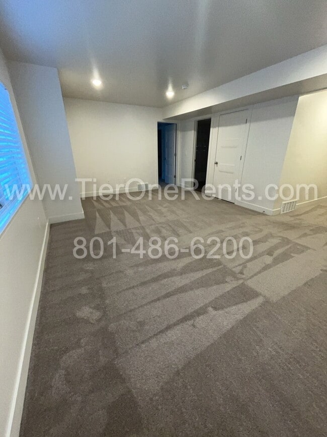 Building Photo - NO DEPOSIT option available for qualified ...