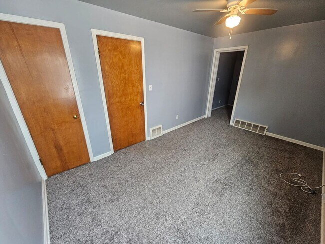 Building Photo - Spacious 3-Bedroom, 2-Bath South Euclid Home!