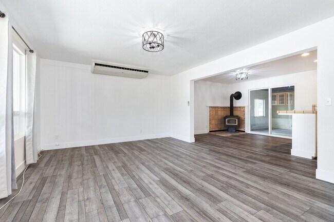 Building Photo - Beautiful 3B/3B Westside Atascadero