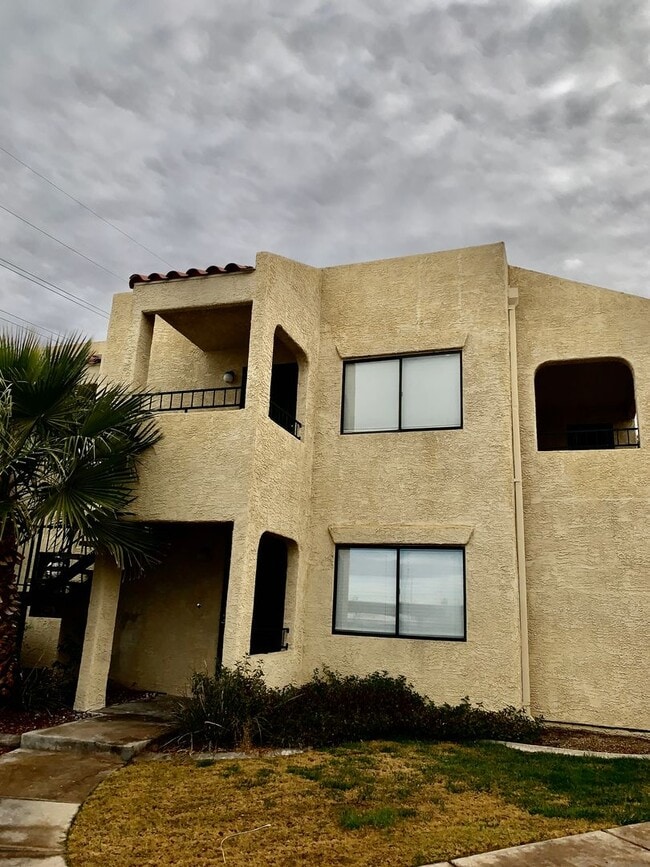 Building Photo - Henderson Cute 2 Bedroom Condominium
