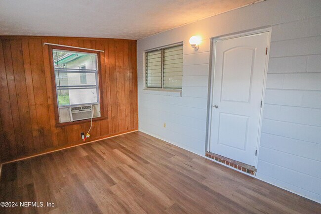 Building Photo - 6503 Ector Rd