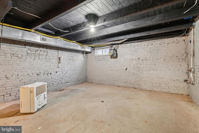 Building Photo - 49 E Heath St