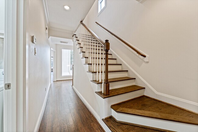 Building Photo - 5422 Gibson St