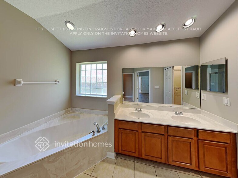 Building Photo - 14855 W Fern Hammock Dr