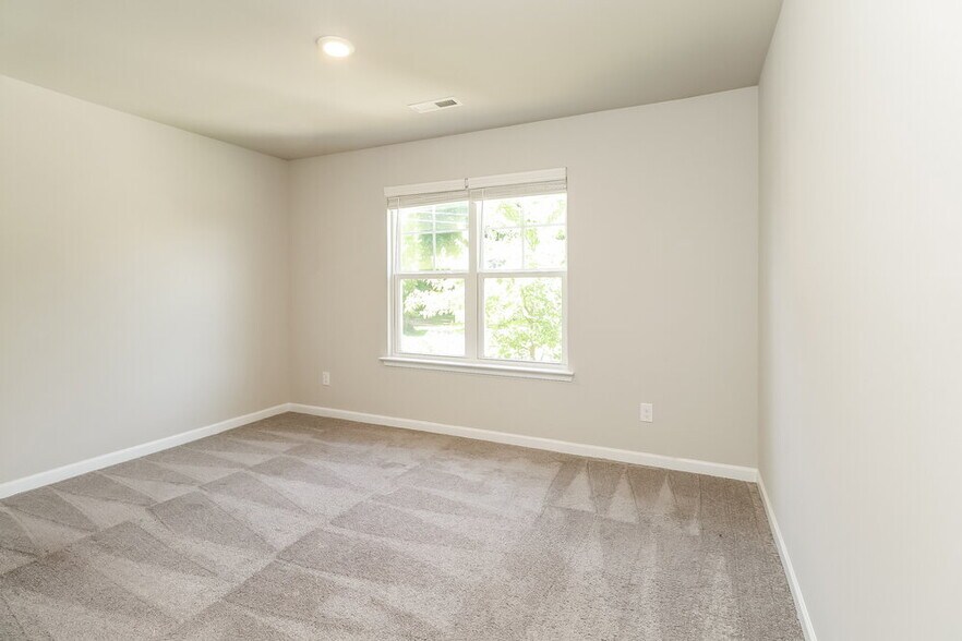 Building Photo - 3028 Hubbard Rd