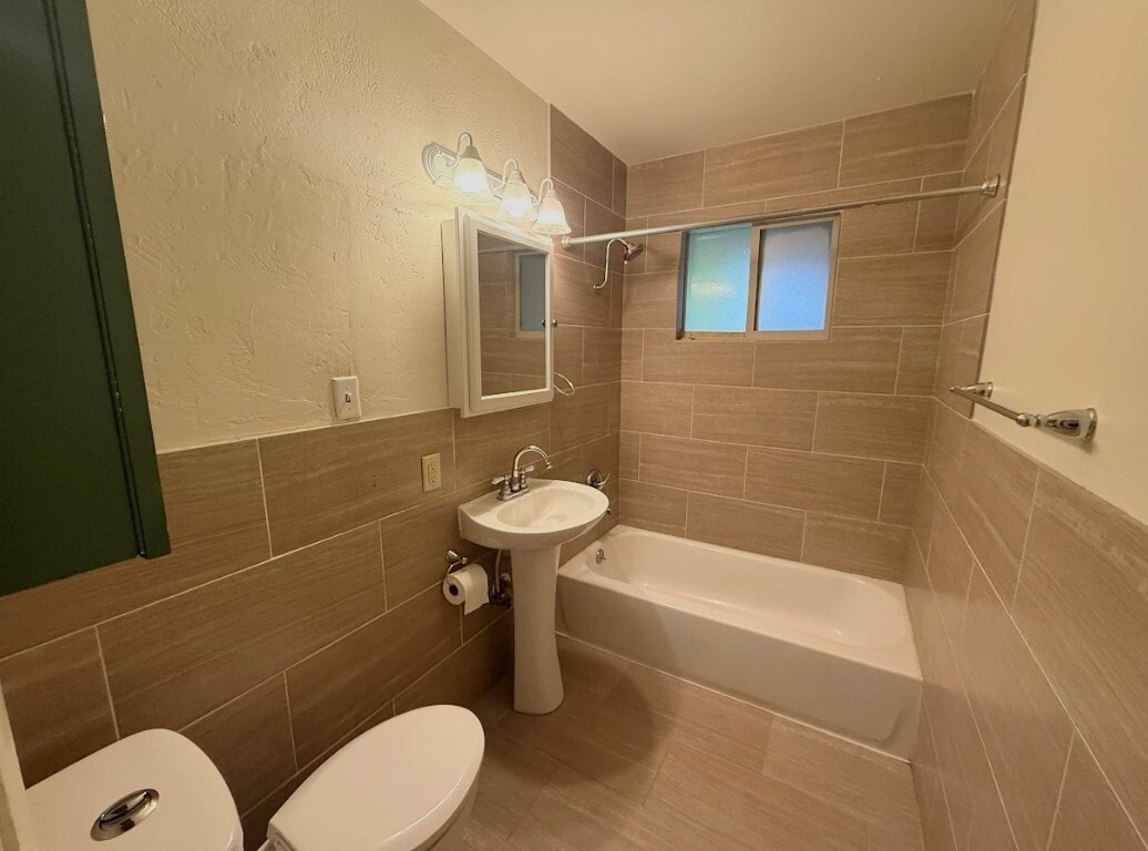 Building Photo - 3158 El Capitan Ave