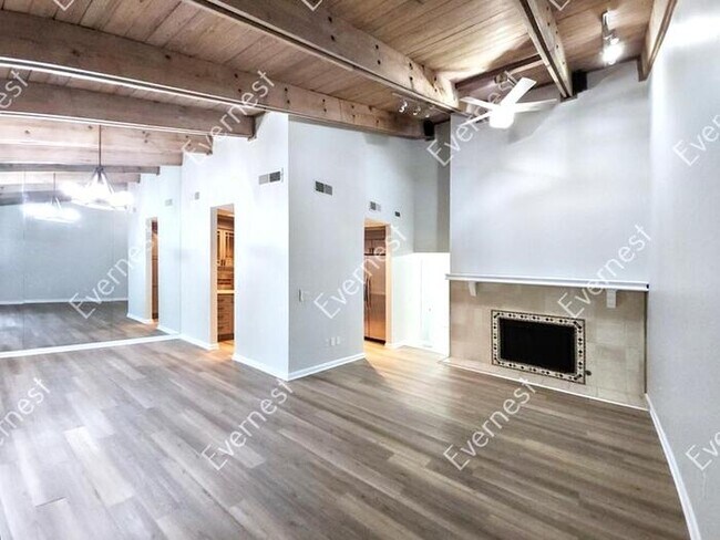 Building Photo - 3815 Paces Ferry W