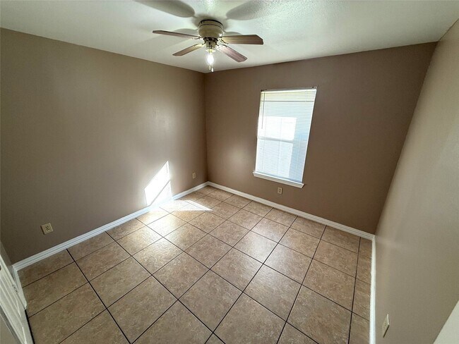 Building Photo - 1413 29th Ave N