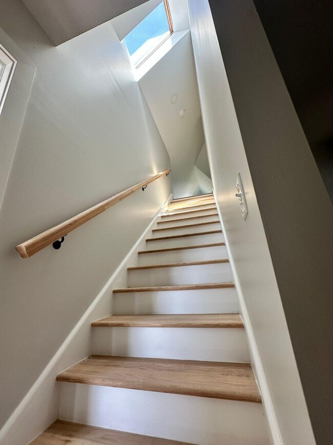 Building Photo - 7945 High St