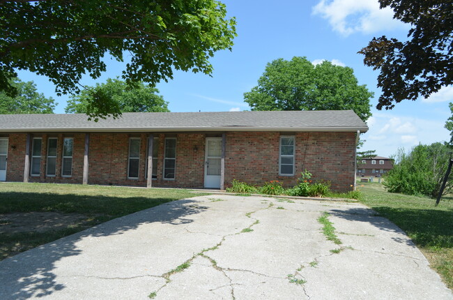 Primary Photo - 201-203 Maple Grove Way