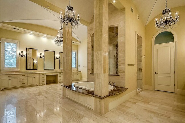 Building Photo - 5559 Holly Springs Dr