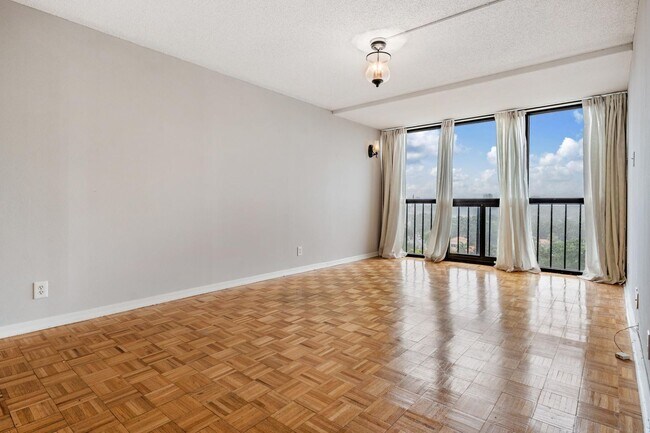 Building Photo - Spacious 2 Bed 2 Bath Condo in Heart of South Tampa