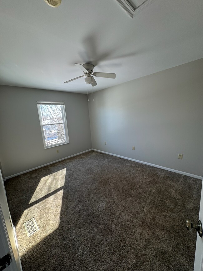 Building Photo - 8811 Woodridge Dr