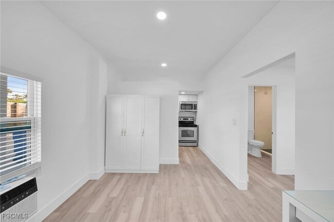 Building Photo - 128 Eucalyptus Ct