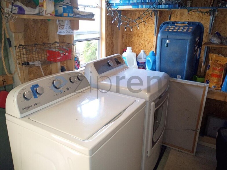 Building Photo - Unit Single bedroom