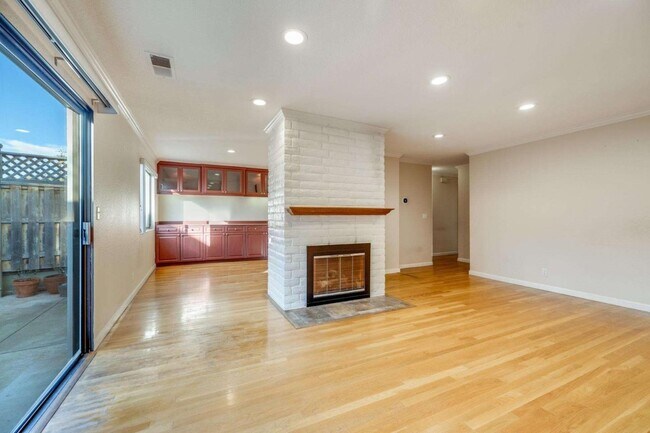 Building Photo - 12091 Atrium Dr