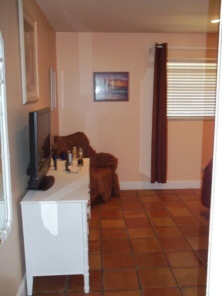 main (master) bedroom - 1475 Curlew Ave