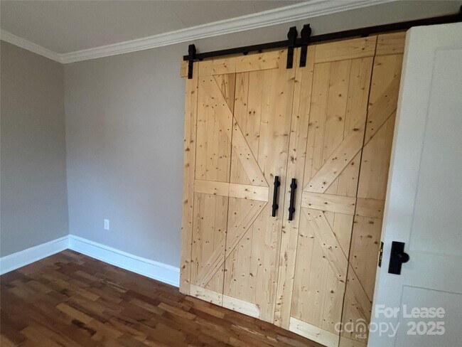 Building Photo - 410 Gann St