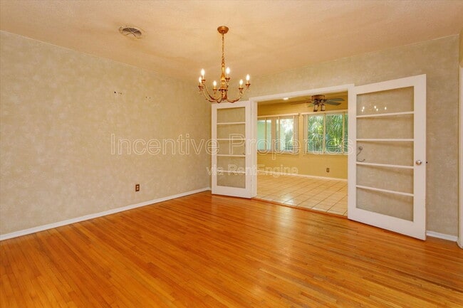 Building Photo - 816 Putnam Ave