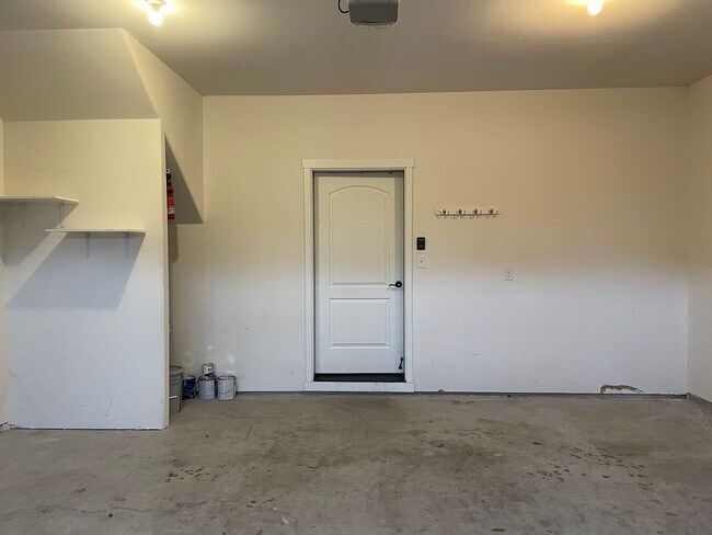 Building Photo - Spacious 3 Bedroom Home with Fenced Yard, Patio, and 2-Car Garage Near Mill Plain.