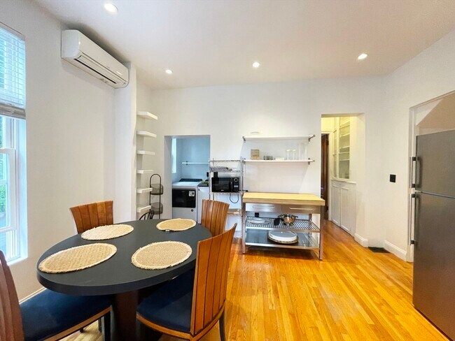 Building Photo - 26 Clifford St