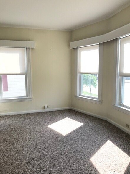 Building Photo - 39 Cook St