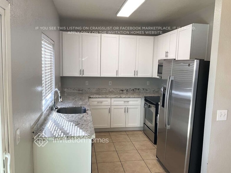 Building Photo - 10429 E Abilene Ave