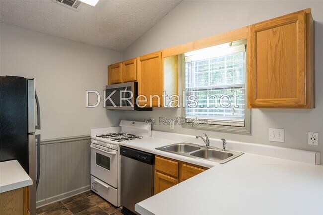 Building Photo - 207 Daventry Way