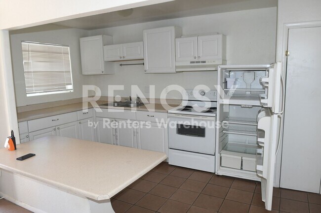 Building Photo - 729 E Mission Ln