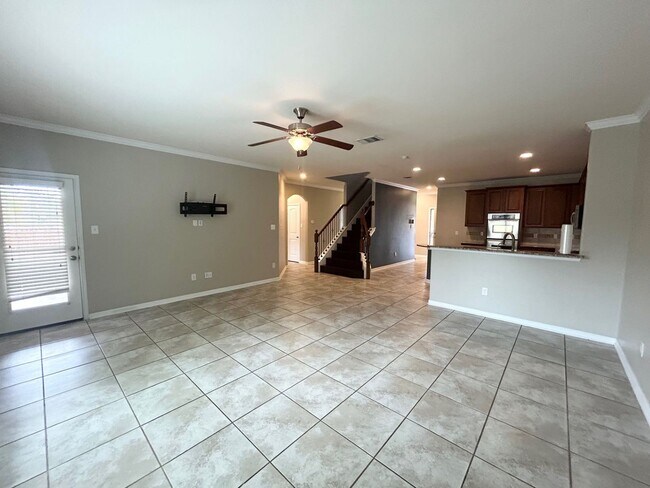 Building Photo - Gorgeous 4 Bed/ 3Bath house for rent! Avai...