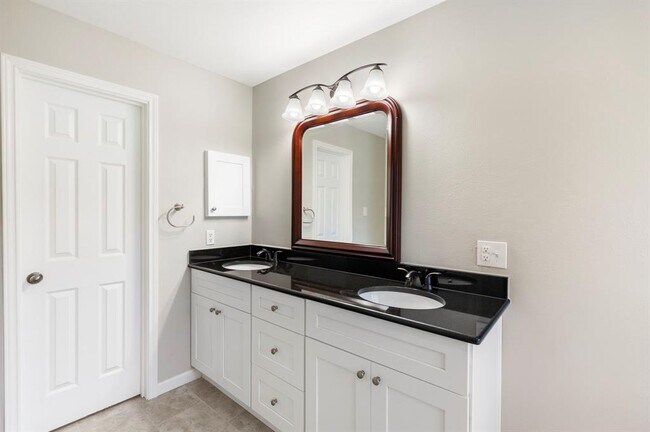 Building Photo - 79 Blue Creek Pl