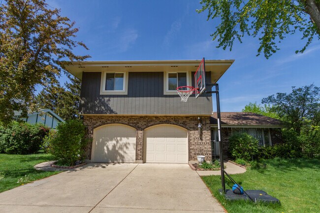 Building Photo - 1126 Tiverton Ct