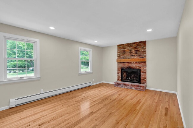 Building Photo - 890 Copper Hill Rd