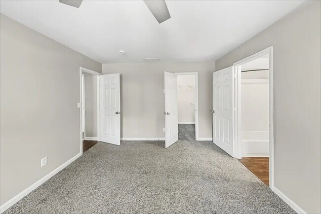 Building Photo - 4352 Lakeside Hills Way NE