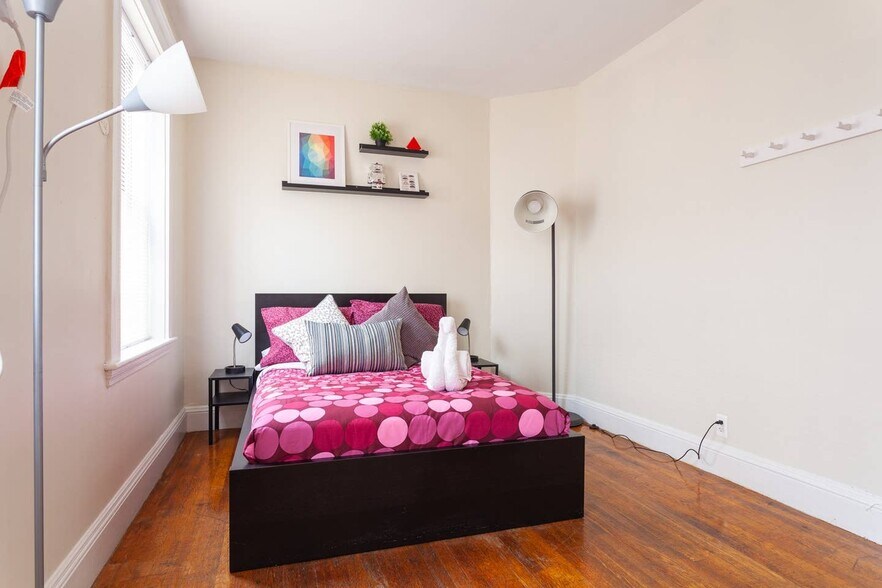 Building Photo - 1247 Beacon St