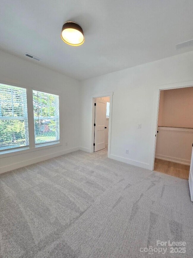 Building Photo - 511 Bowman Rd