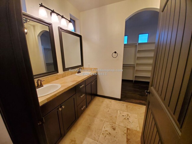 Building Photo - Just Like New – Move-In Ready Home in Gran...