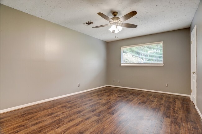 Building Photo - 9631 Fairdale Ln