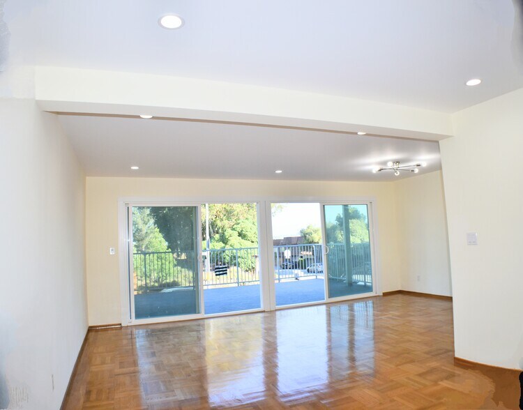 Building Photo - 286 Roosevelt Way