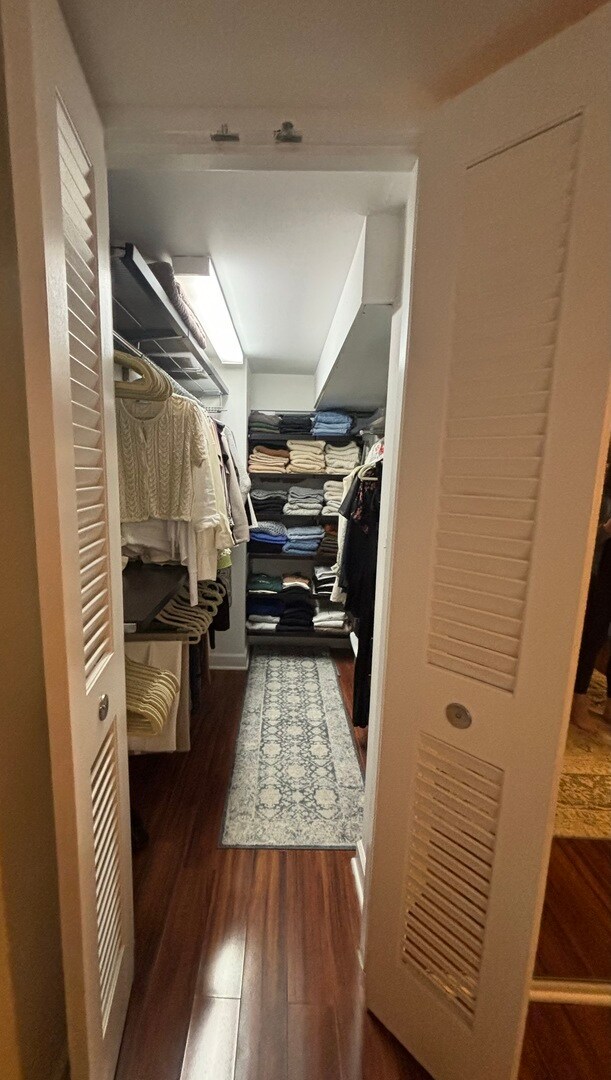 Building Photo - 201 E Chestnut St