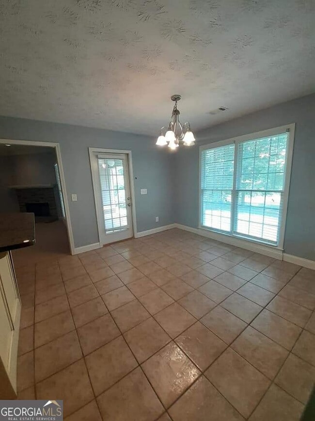 Building Photo - 208 Autumn Trail Way