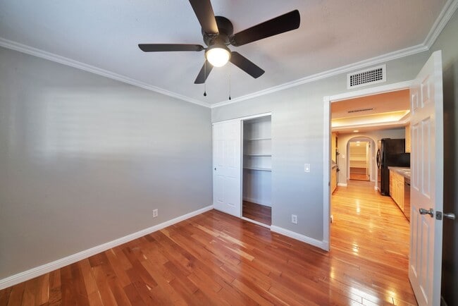 Building Photo - 6 Bed house with Pool near ASU