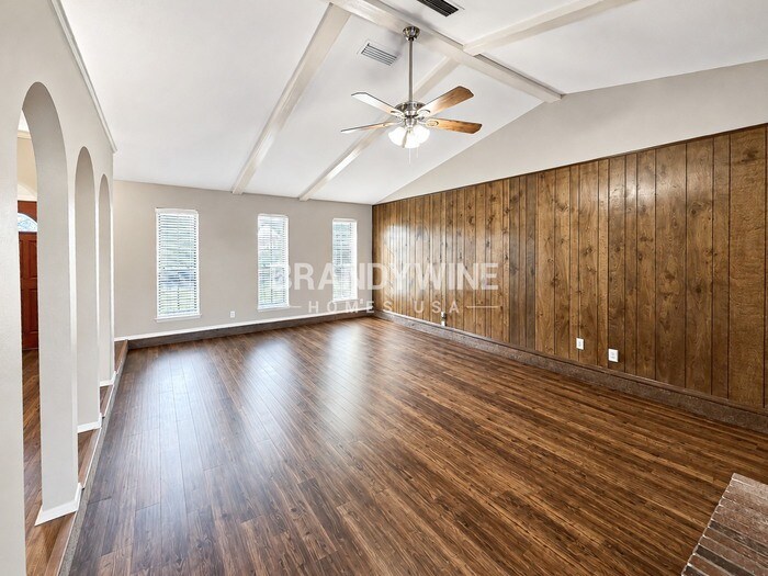 Building Photo - 3025 Jamestown Dr