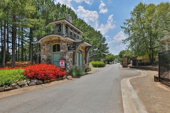 Building Photo - 144 Village Green Ave