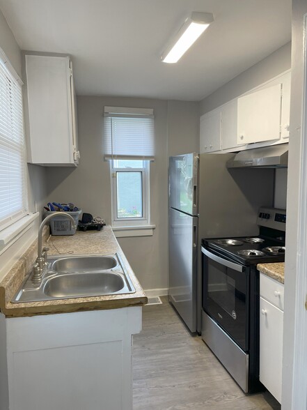 Kitchen - 1237 Euclid Ave