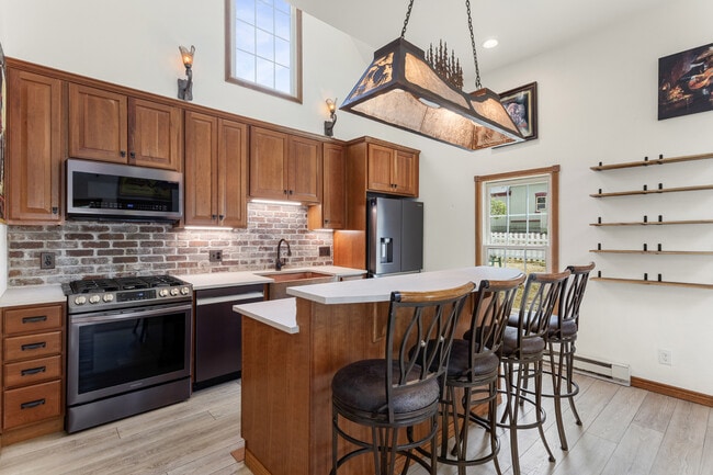 Building Photo - 400 Argentine St