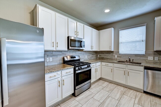 Building Photo - 3303 Owl Hollow Dr